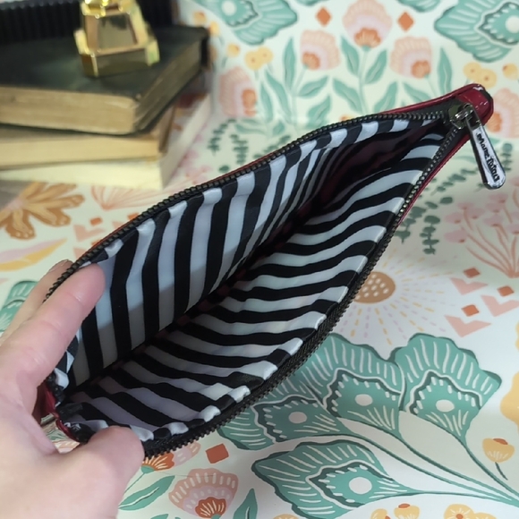 marc Tetro Dog Pouch - Red and White - Picture 6 of 6